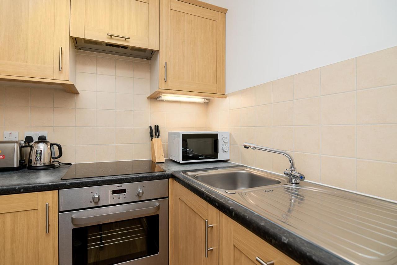 Modern 1 Bed Flat For Up To 2 People In Holborn, London With Free Wifi Apartment ภายนอก รูปภาพ