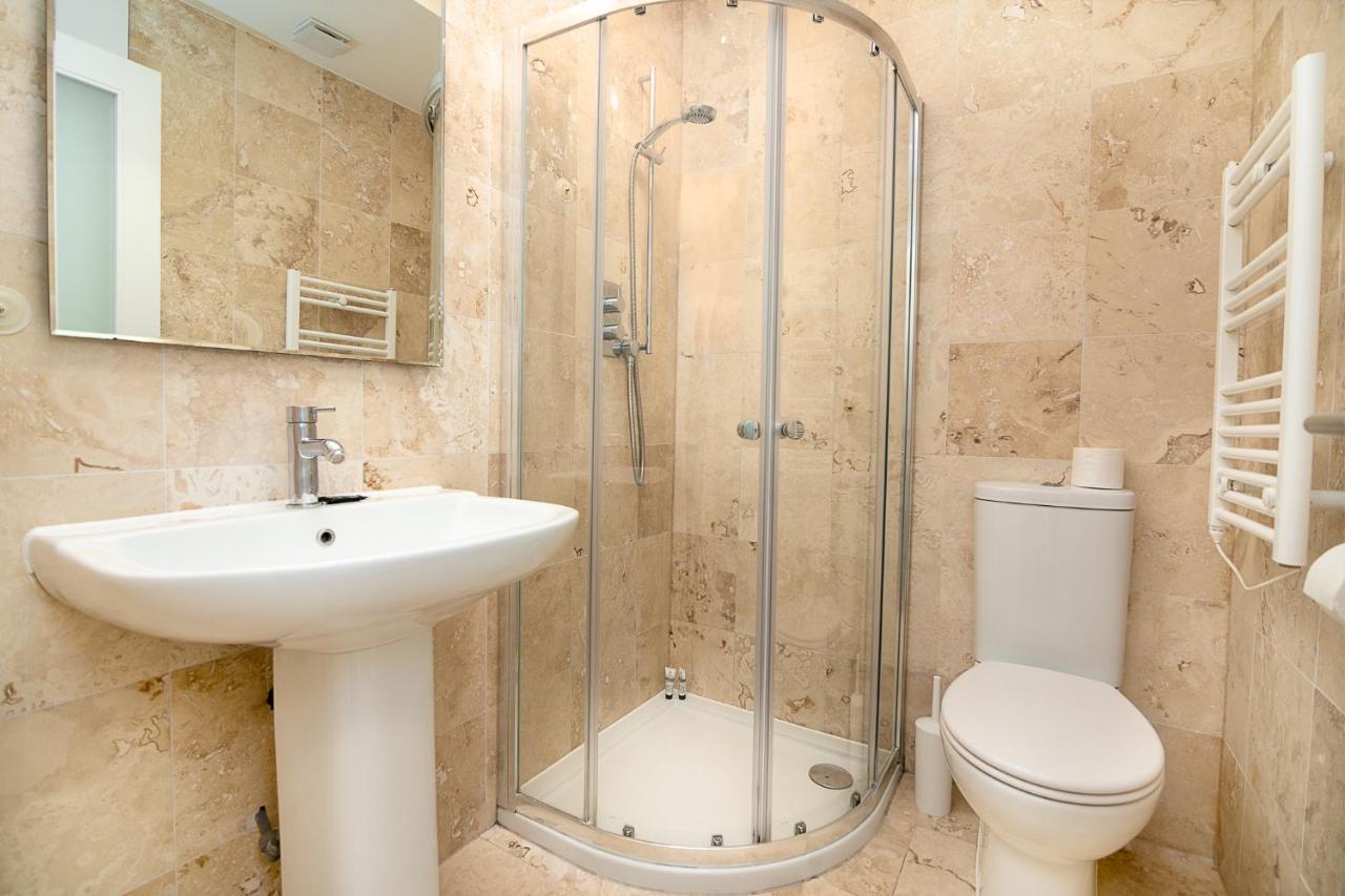 Modern 1 Bed Flat For Up To 2 People In Holborn, London With Free Wifi Apartment ภายนอก รูปภาพ
