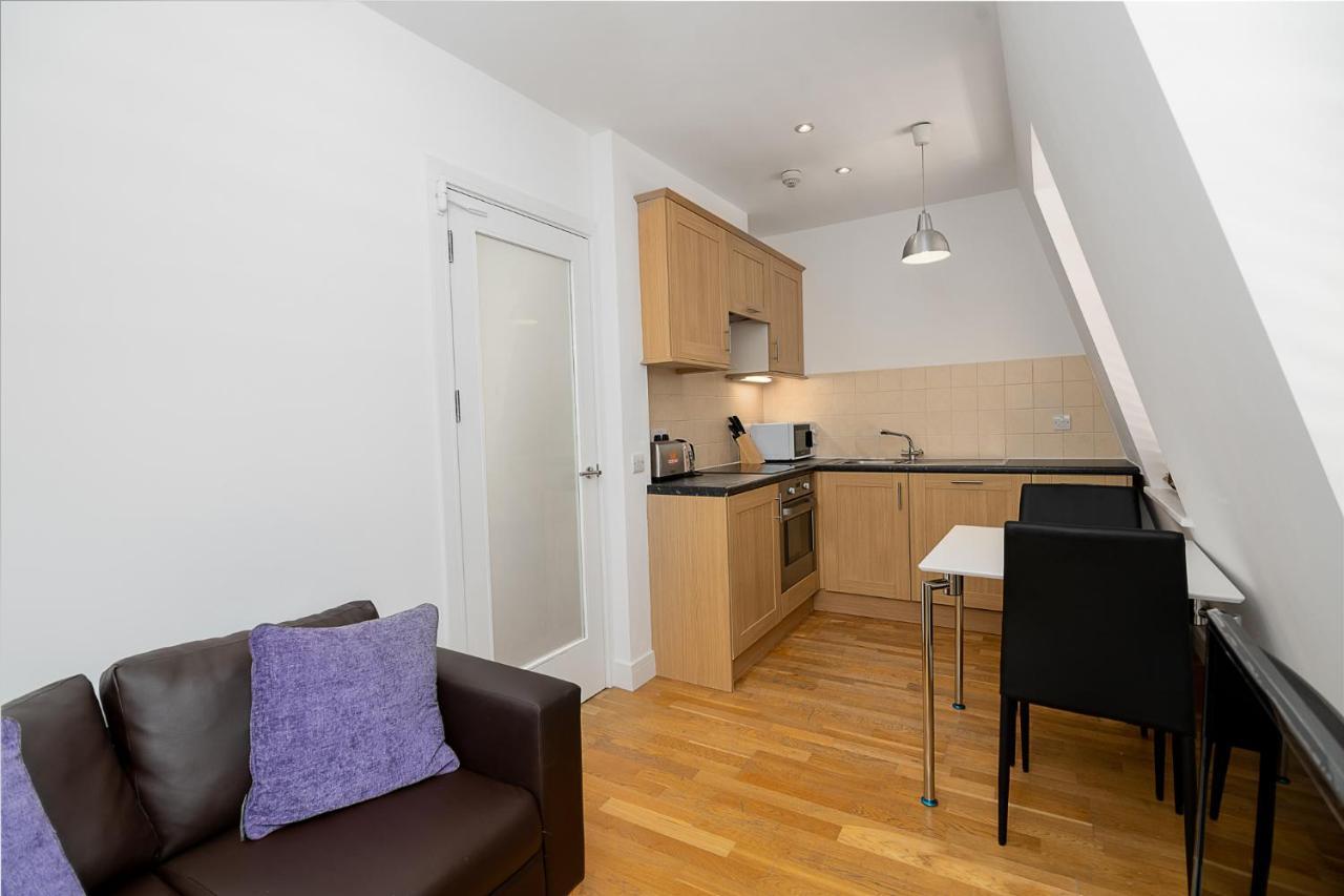 Modern 1 Bed Flat For Up To 2 People In Holborn, London With Free Wifi Apartment ภายนอก รูปภาพ